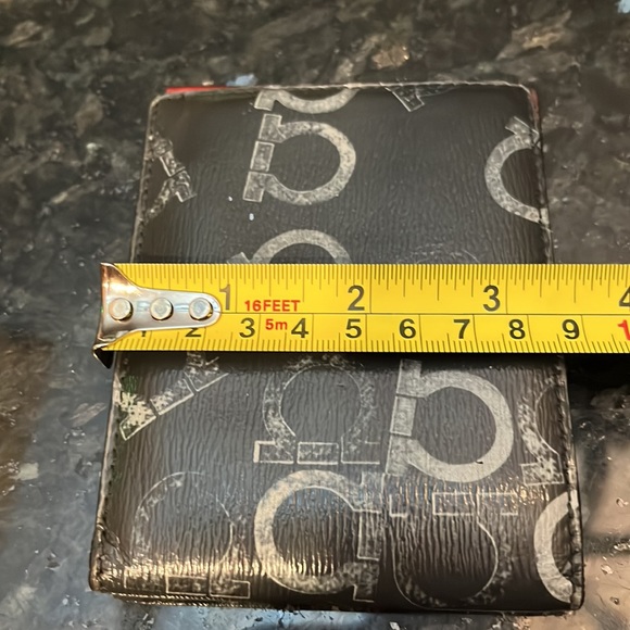 Authentic Salvatore Ferragamo Wallet - Picture 7 of 8
